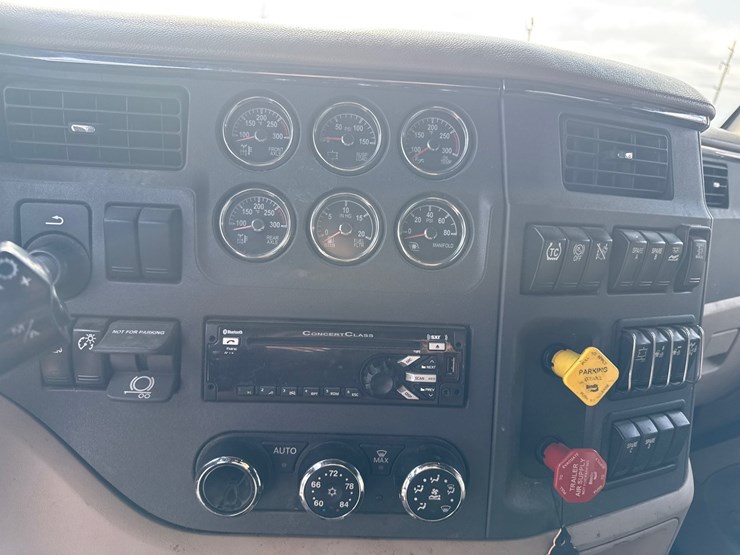 2019-peterbilt-579-image-52