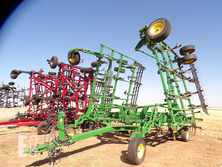 2023-john-deere-2430-image-1