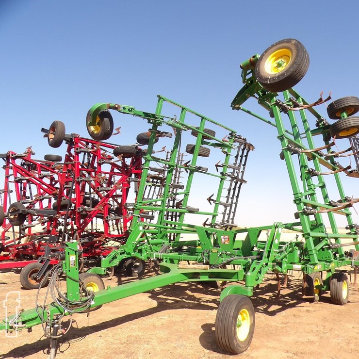 2023 JOHN DEERE 2430