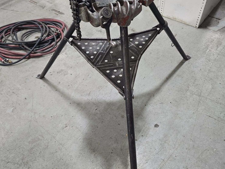 rigid-tri-stand-image-3