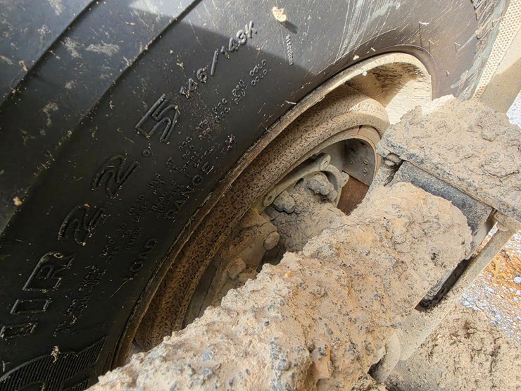 2007-freightliner-m2-106-image-96