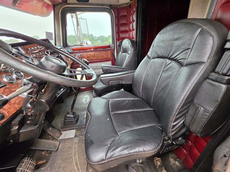 1996-peterbilt-379-image-55