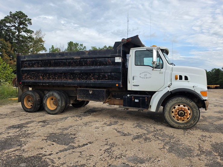 2004-sterling-l7500-image-10