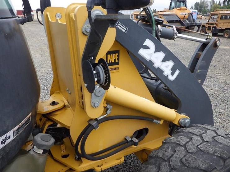 2014-deere-244j-image-24