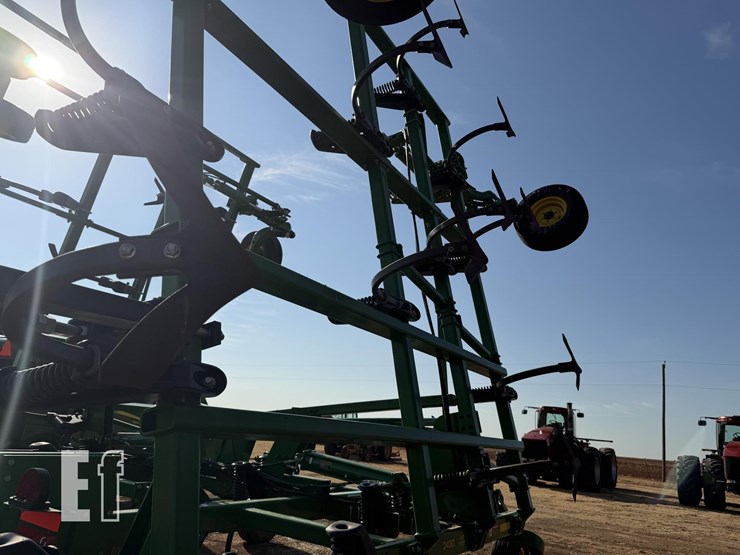 2023-john-deere-2430-image-13
