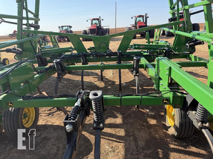 2023-john-deere-2430-image-19