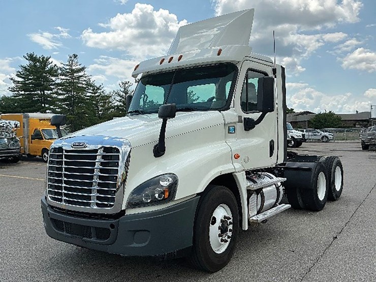 2018-freightliner-cascadia-125-image-1