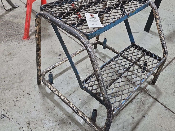 steel-2-step-stand-image-2