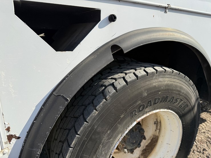 2013-international-durastar-4300-image-45