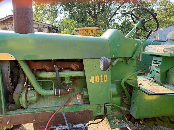 john-deere-4010-image-23