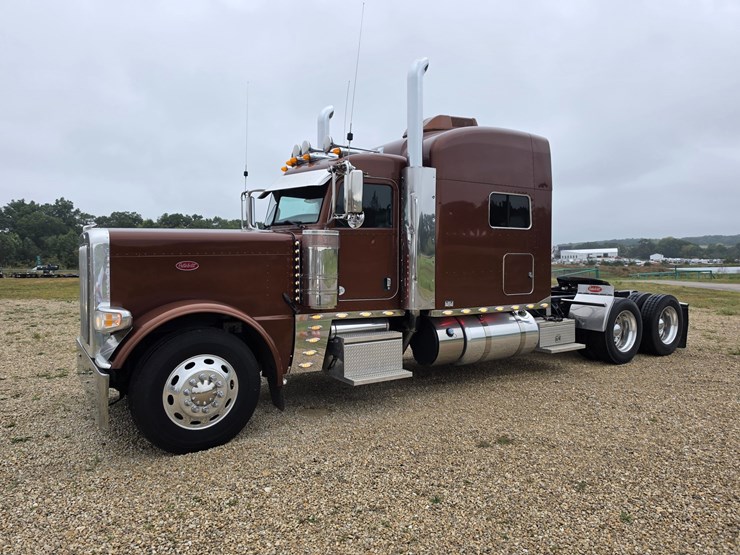2018-peterbilt-389-image-4