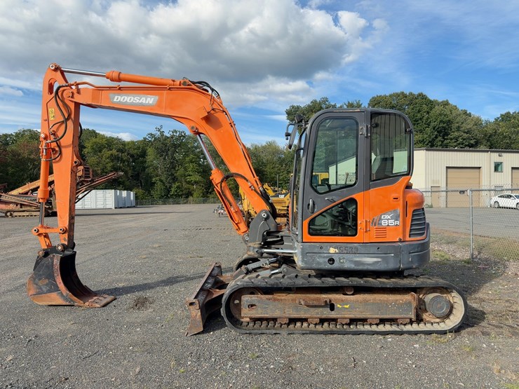 2019-doosan-dx85r-3-image-2