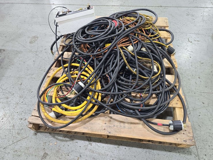 pallet-of-several-extension-cords-and-220-cords,-partial-ends,-of-copper-wire-image-4