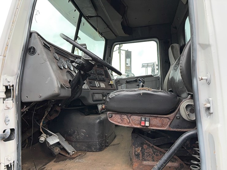 2002-caterpillar-c15-image-10