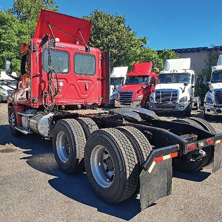 2020 FREIGHTLINER CASCADIA 126
