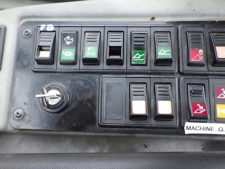 2014-deere-244j-image-30