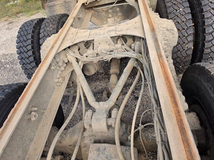 2007-freightliner-m2-106-image-40