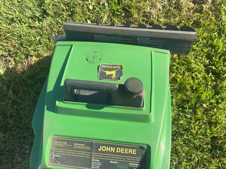 john-deere-320-snow-thrower-image-5