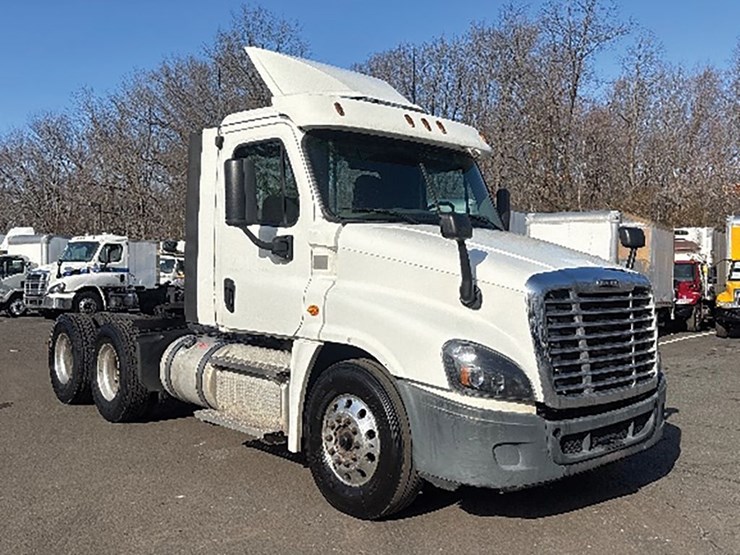 2018-freightliner-cascadia-125-image-1