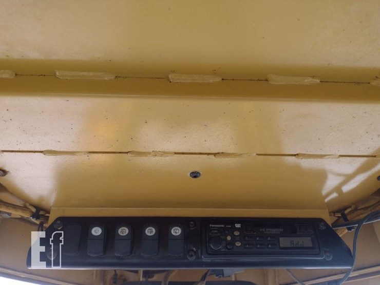 2006-caterpillar-d5n-xl-image-10
