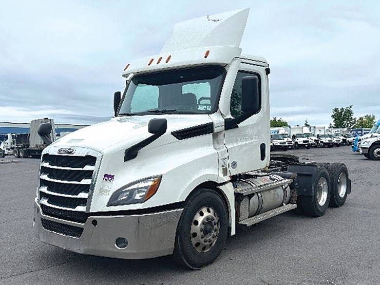 2020-freightliner-cascadia-126-image-1
