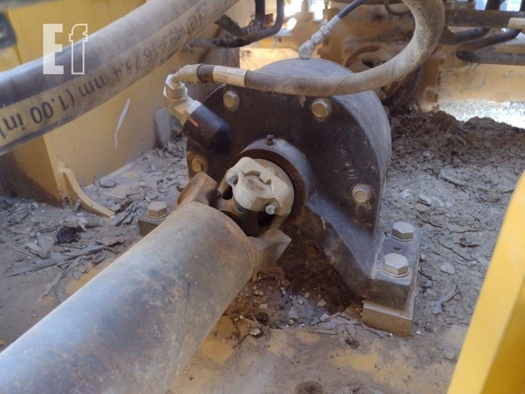 2019-deere-444k-image-33