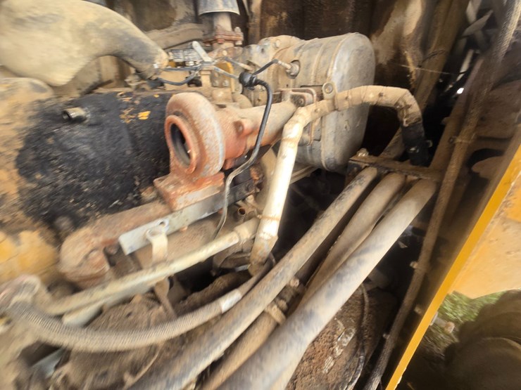 2015-caterpillar-914k-image-17