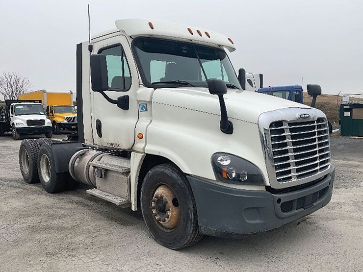 2018-freightliner-cascadia-125-image-1