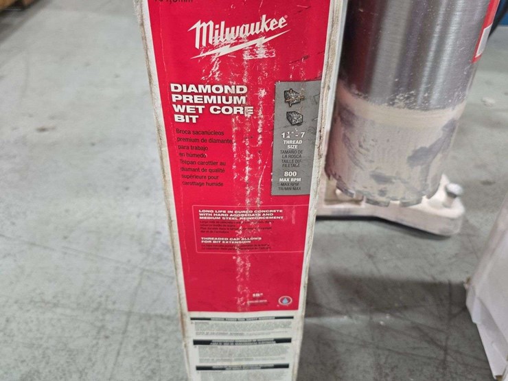 milwaukee-dymodrill-heavy-duty-diamond-core-concrete-drill-rig-motor,-drills-2-10'',-with-4-bits,-110-plug-in,-adjustable-height,-image-9