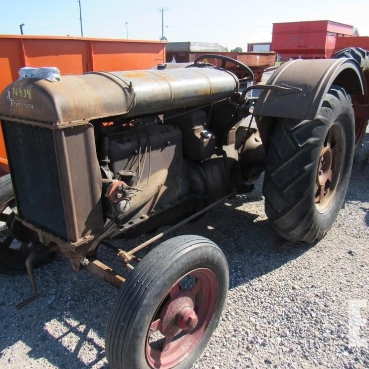 FORDSON TRACTOR 76934