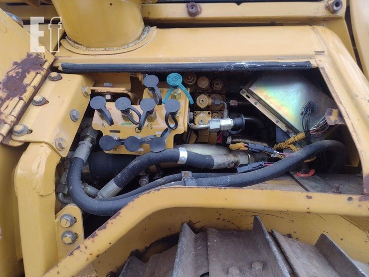 2006-caterpillar-d5n-xl-image-34