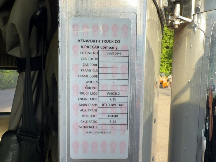 2002-kenworth-w900-image-32