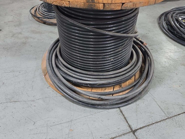 large-hd-roll-of-thick-heavy-ga-multi-stand-copper-image-1