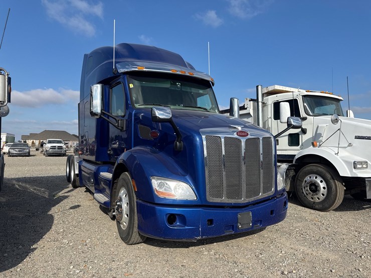 2019-peterbilt-579-image-2