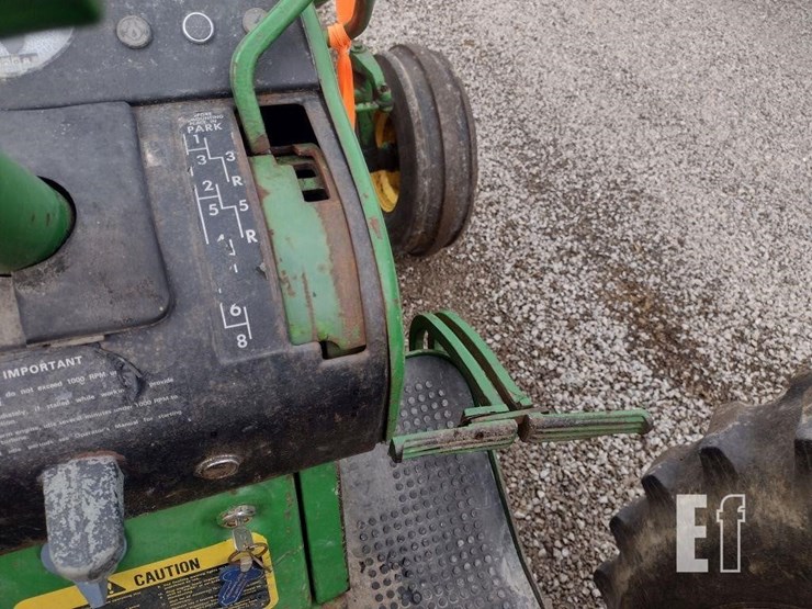 john-deere-2520-image-8