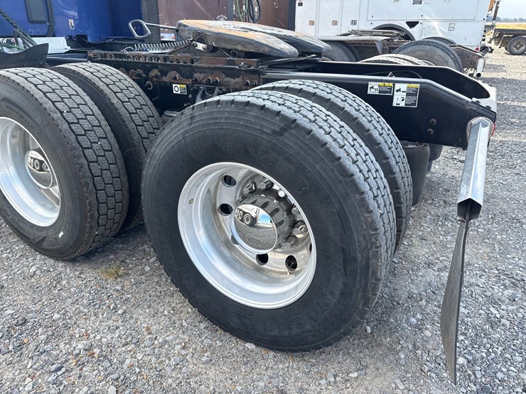 2019-peterbilt-579-image-6