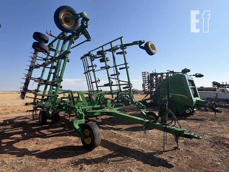 2023-john-deere-2430-image-6