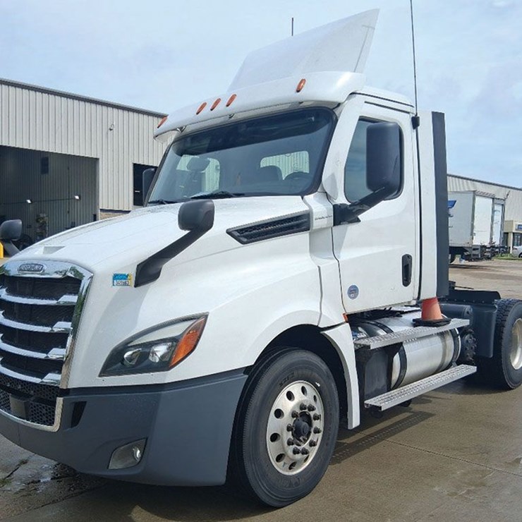 2022 FREIGHTLINER CASCADIA 126