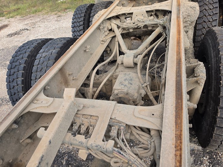2007-freightliner-m2-106-image-39