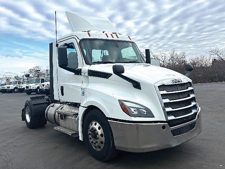 2019-freightliner-cascadia-126-image-1