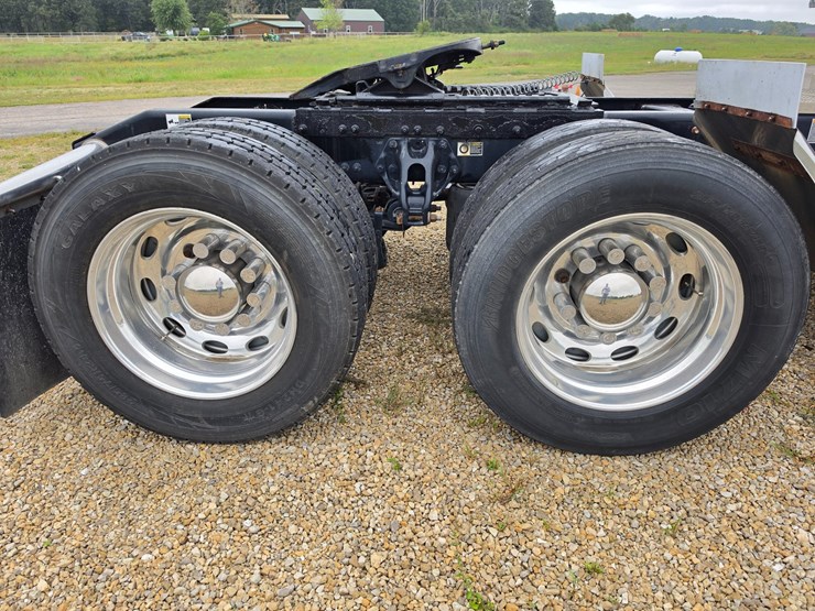 2018-peterbilt-389-image-114