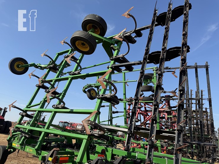 2023-john-deere-2430-image-23