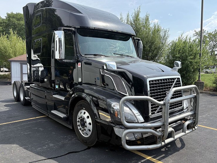 2018-volvo-vnl780-image-2