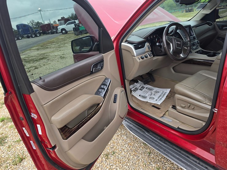 2015-gmc-yukon-image-32