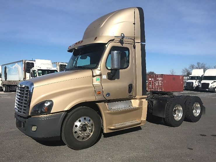 2016-freightliner-cascadia-125-evolution-image-1