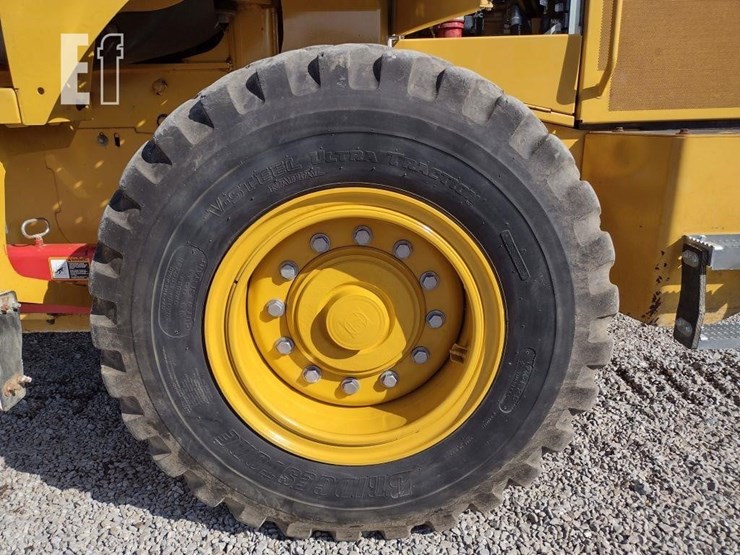 2019-deere-444k-image-14