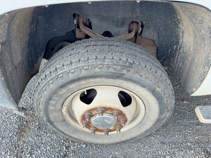 2013-chevrolet-3500hd-image-11