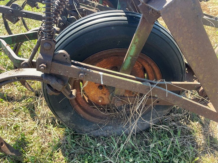 john-deere-13-shank-field-cultivator-image-16