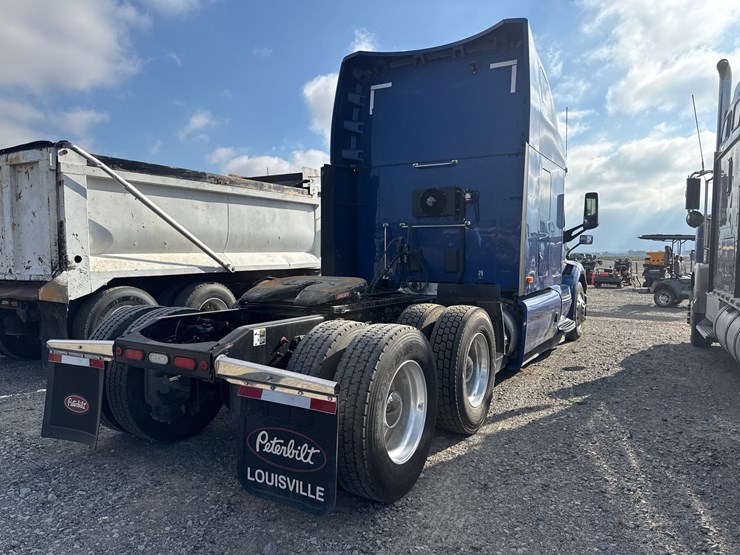 2019-peterbilt-579-image-3