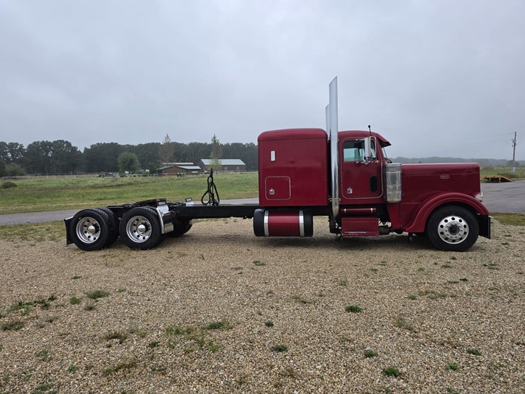 1996-peterbilt-379-image-19